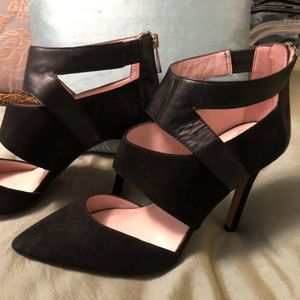 Vince Camuto black suede/leather high heel shoes